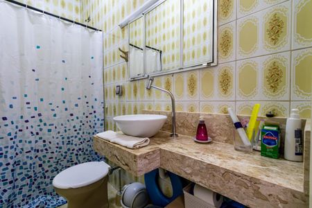Casa à venda com 230m², 3 quartos e 2 vagasSuite - Banheiro