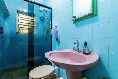 Casa à venda com 230m², 3 quartos e 2 vagasBanheiro social