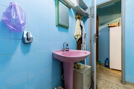 Casa à venda com 230m², 3 quartos e 2 vagasBanheiro social