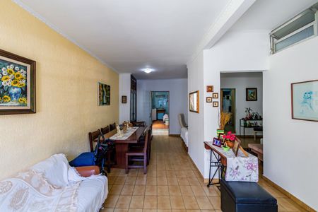 Casa à venda com 230m², 3 quartos e 2 vagasSala