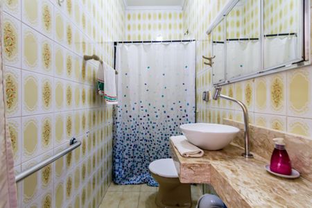 Casa à venda com 230m², 3 quartos e 2 vagasSuite - Banheiro