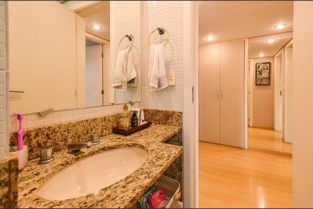 Apartamento à venda com 100m², 3 quartos e 2 vagasBanheiro Social