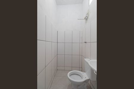 Banheiro  de casa para alugar com 1 quarto, 25m² em Jardim Verônia, São Paulo