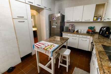 Casa à venda com 540m², 4 quartos e 4 vagasCozinha - Armários