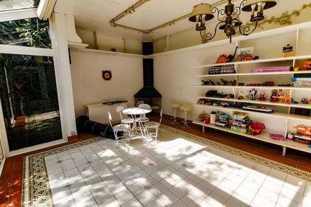 Casa à venda com 540m², 4 quartos e 4 vagasSala - Lareira