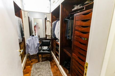 Casa à venda com 540m², 4 quartos e 4 vagasSuíte -  Closet 2