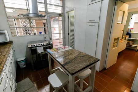 Casa à venda com 540m², 4 quartos e 4 vagasCozinha - Armários