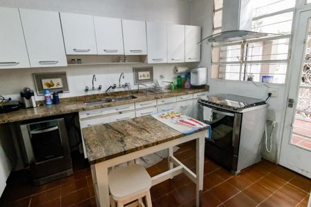 Casa à venda com 540m², 4 quartos e 4 vagasCozinha - Armários