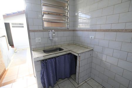 Casa para alugar com 25m², 1 quarto e 1 vagacozinha