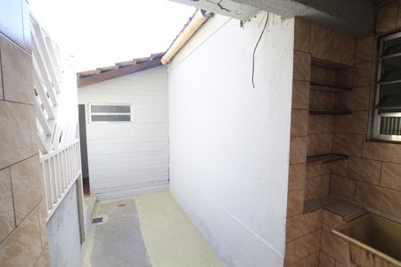 Casa para alugar com 25m², 1 quarto e 1 vagaquintal