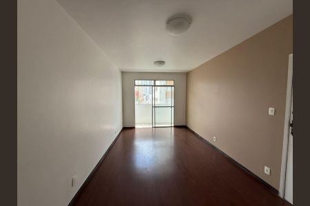 Apartamento à venda com 100m², 3 quartos e 2 vagasSala