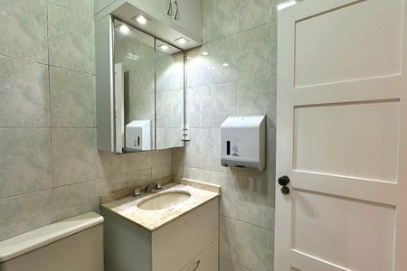 Apartamento à venda com 188m², 4 quartos e 2 vagasBanheiro social