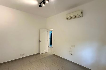 Apartamento à venda com 188m², 4 quartos e 2 vagasQuarto