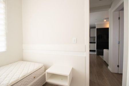 Quarto 2 de apartamento para alugar com 2 quartos, 50m² em Uberaba, Curitiba