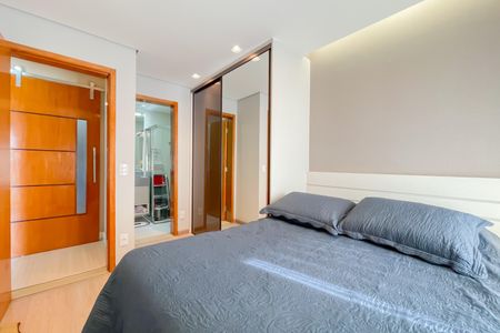 Apartamento à venda com 85m², 3 quartos e 2 vagas Apartamento à venda com 85m², 3 quartos e 2 vagasSuíte