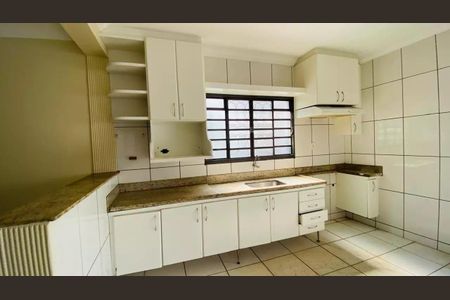 Cozinha de casa para alugar com 3 quartos, 270m² em Cidade Jardim, Uberlândia