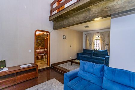 Casa para alugar com 249m², 4 quartos e 4 vagas Casa para alugar com 249m², 4 quartos e 4 vagasSala