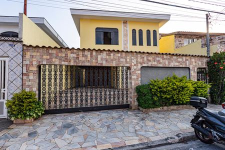 Casa para alugar com 249m², 4 quartos e 4 vagas Casa para alugar com 249m², 4 quartos e 4 vagasFachada