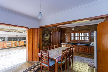 Casa para alugar com 249m², 4 quartos e 4 vagas Casa para alugar com 249m², 4 quartos e 4 vagasCopa e cozinha