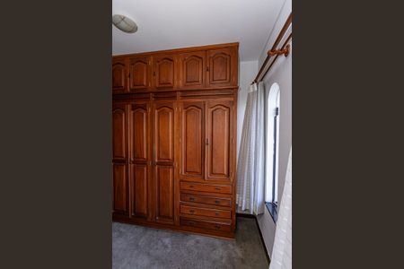 Casa para alugar com 249m², 4 quartos e 4 vagas Casa para alugar com 249m², 4 quartos e 4 vagasCloset suite