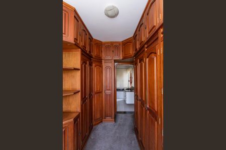 Casa para alugar com 249m², 4 quartos e 4 vagas Casa para alugar com 249m², 4 quartos e 4 vagasCloset suite