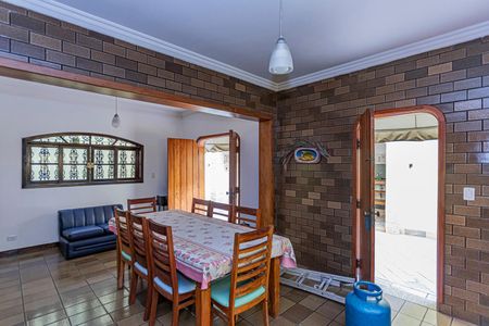 Casa para alugar com 249m², 4 quartos e 4 vagas Casa para alugar com 249m², 4 quartos e 4 vagasCopa e cozinha