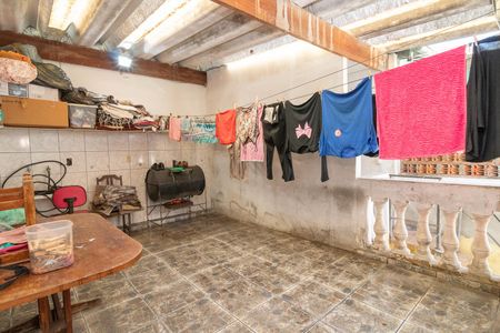Casa à venda com 125m², 5 quartos e 1 vaga Casa à venda com 125m², 5 quartos e 1 vagaQuintal