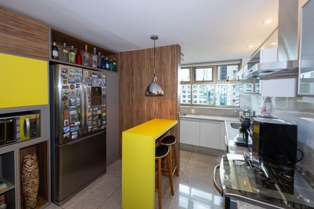 Apartamento para alugar com 100m², 2 quartos e 2 vagas Apartamento para alugar com 100m², 2 quartos e 2 vagasCozinha