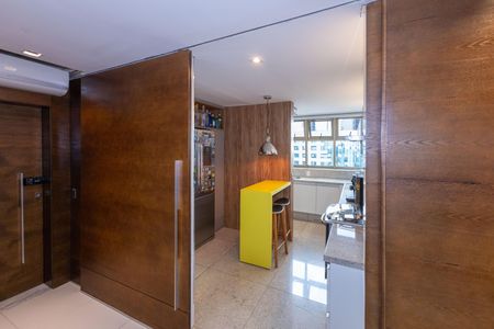 Apartamento para alugar com 100m², 2 quartos e 2 vagas Apartamento para alugar com 100m², 2 quartos e 2 vagasCozinha