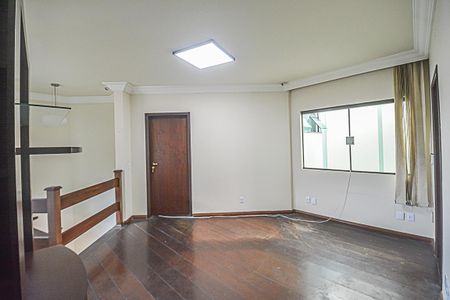 Casa à venda com 322m², 4 quartos e 4 vagasHall dos Quartos