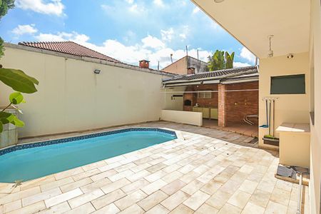 Casa à venda com 322m², 4 quartos e 4 vagasPiscina