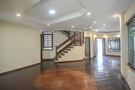 Casa à venda com 322m², 4 quartos e 4 vagasSala 2