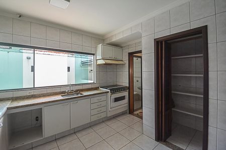 Casa à venda com 322m², 4 quartos e 4 vagasCozinha