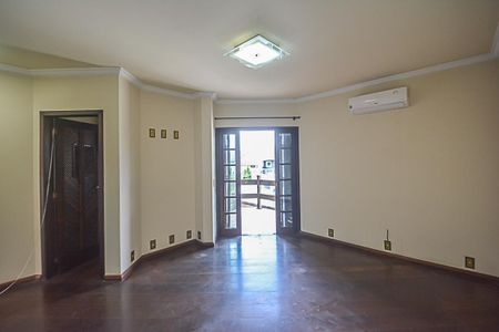 Casa à venda com 322m², 4 quartos e 4 vagasQuarto Suíte