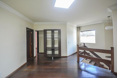 Casa à venda com 322m², 4 quartos e 4 vagasHall dos Quartos