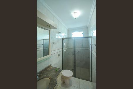 Casa à venda com 322m², 4 quartos e 4 vagasBanheiro da Suíte 2