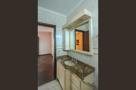 Casa à venda com 322m², 4 quartos e 4 vagasBanheiro da Suíte 2