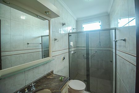 Casa à venda com 322m², 4 quartos e 4 vagasBanheiro da Suíte 2