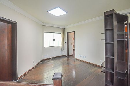 Casa à venda com 322m², 4 quartos e 4 vagasHall dos Quartos