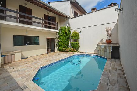 Casa à venda com 322m², 4 quartos e 4 vagasPiscina