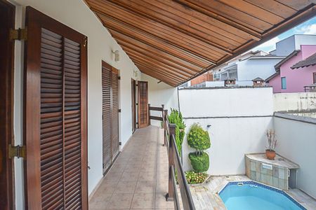 Casa à venda com 322m², 4 quartos e 4 vagasSacada dos Quartos