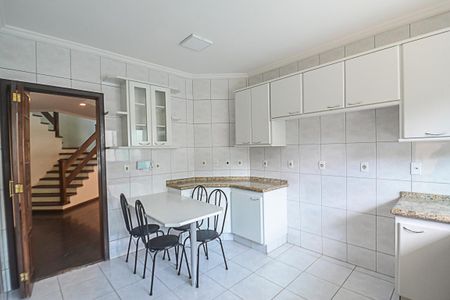 Casa à venda com 322m², 4 quartos e 4 vagasCozinha