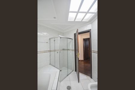 Casa à venda com 322m², 4 quartos e 4 vagasBanheiro da Suíte