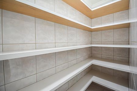 Casa à venda com 322m², 4 quartos e 4 vagasDespensa