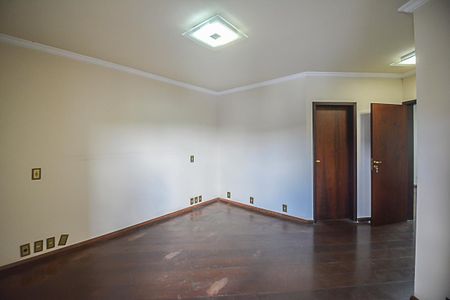 Casa à venda com 322m², 4 quartos e 4 vagasQuarto Suíte