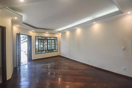Casa à venda com 322m², 4 quartos e 4 vagasSala 1