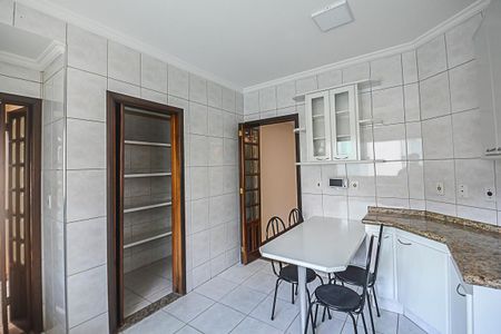 Casa à venda com 322m², 4 quartos e 4 vagasCozinha