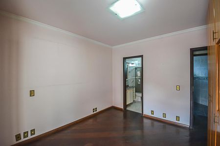 Casa à venda com 322m², 4 quartos e 4 vagasQuarto 2 - Suíte