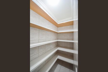 Casa à venda com 322m², 4 quartos e 4 vagasDespensa
