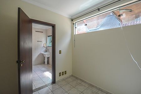 Casa à venda com 322m², 4 quartos e 4 vagasQuarto de Serviço